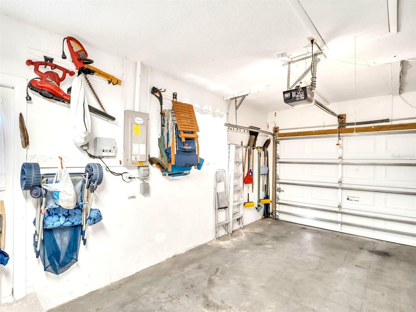 ANCHORAGE OF TARPON LAKE UNIT THREE THE - Residential