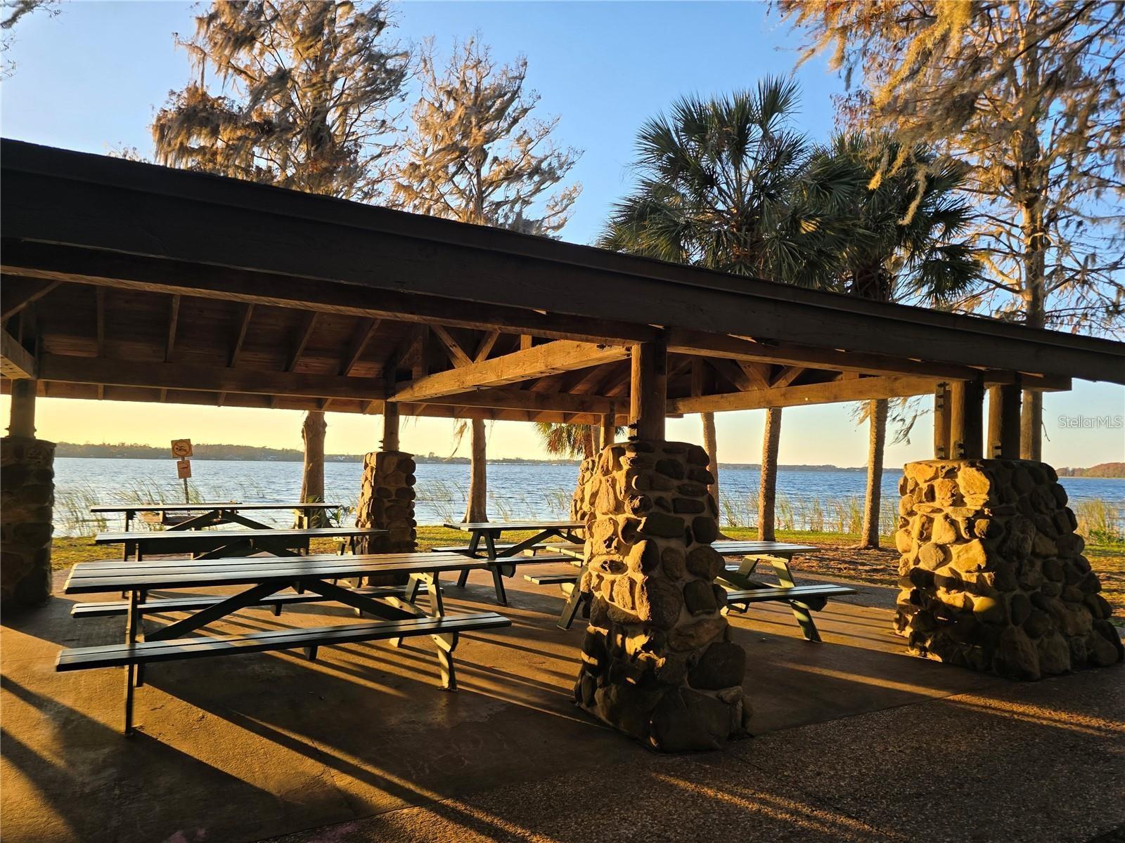 ANCHORAGE OF TARPON LAKE UNIT THREE THE - Residential