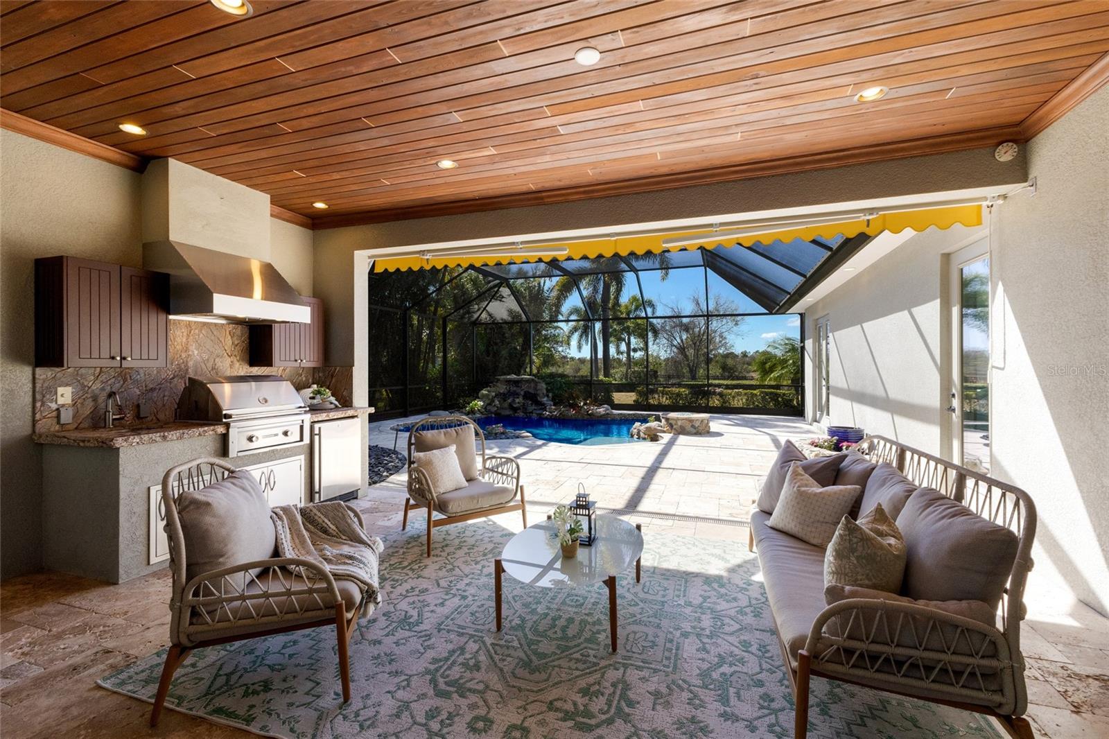 LAKE CLUB - Residential