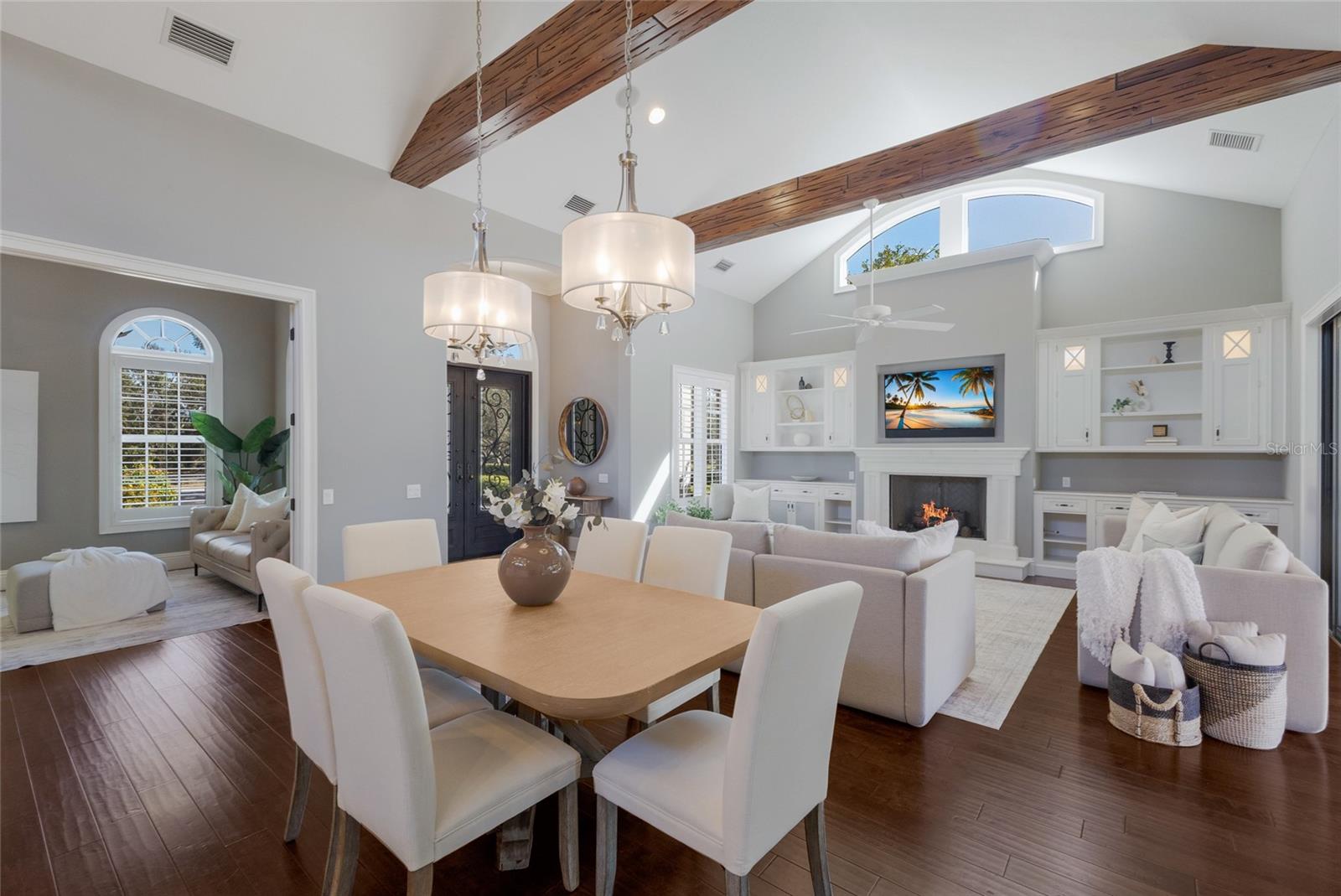 LAKE CLUB - Residential