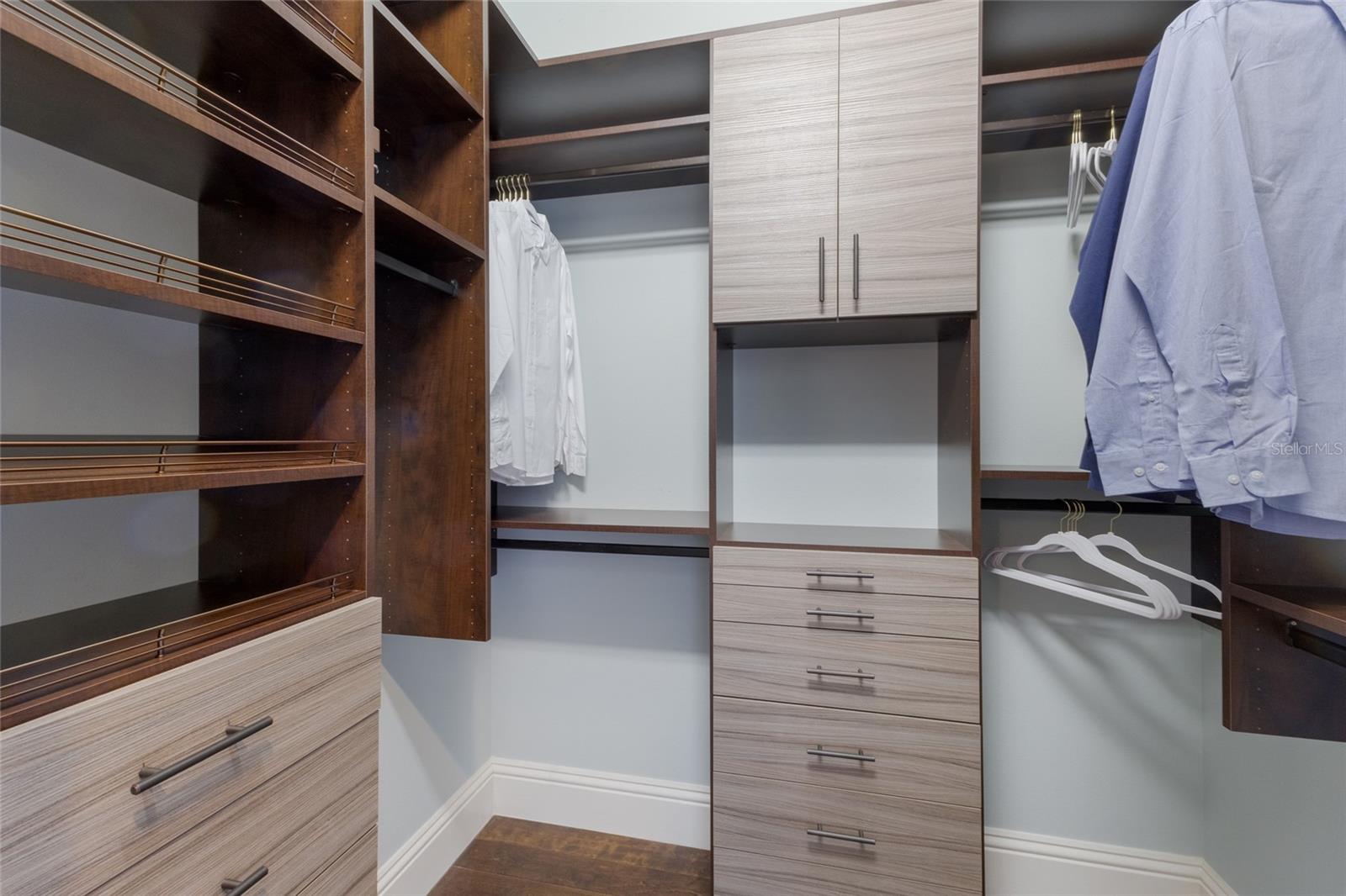 LAKE CLUB - Residential