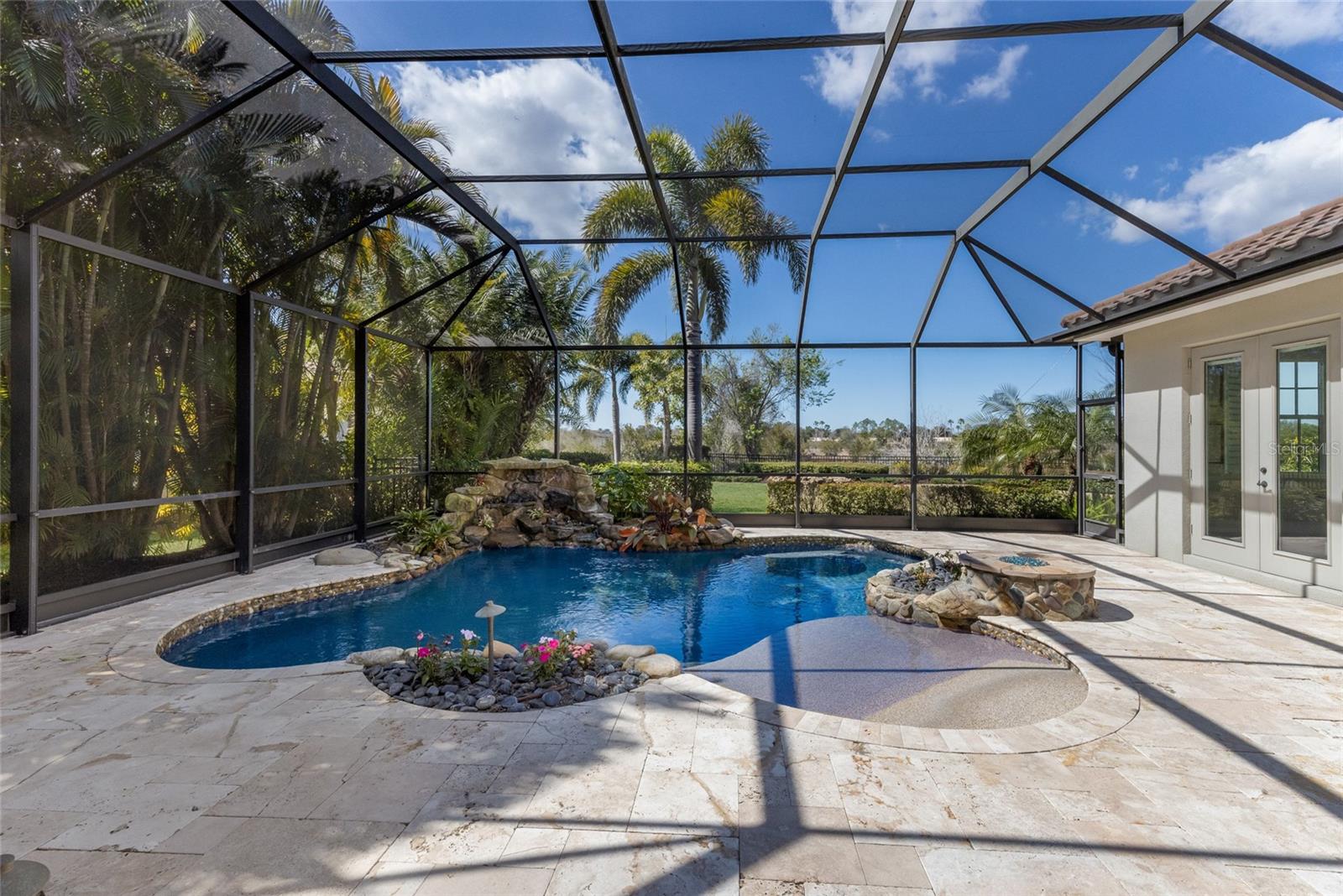 LAKE CLUB - Residential