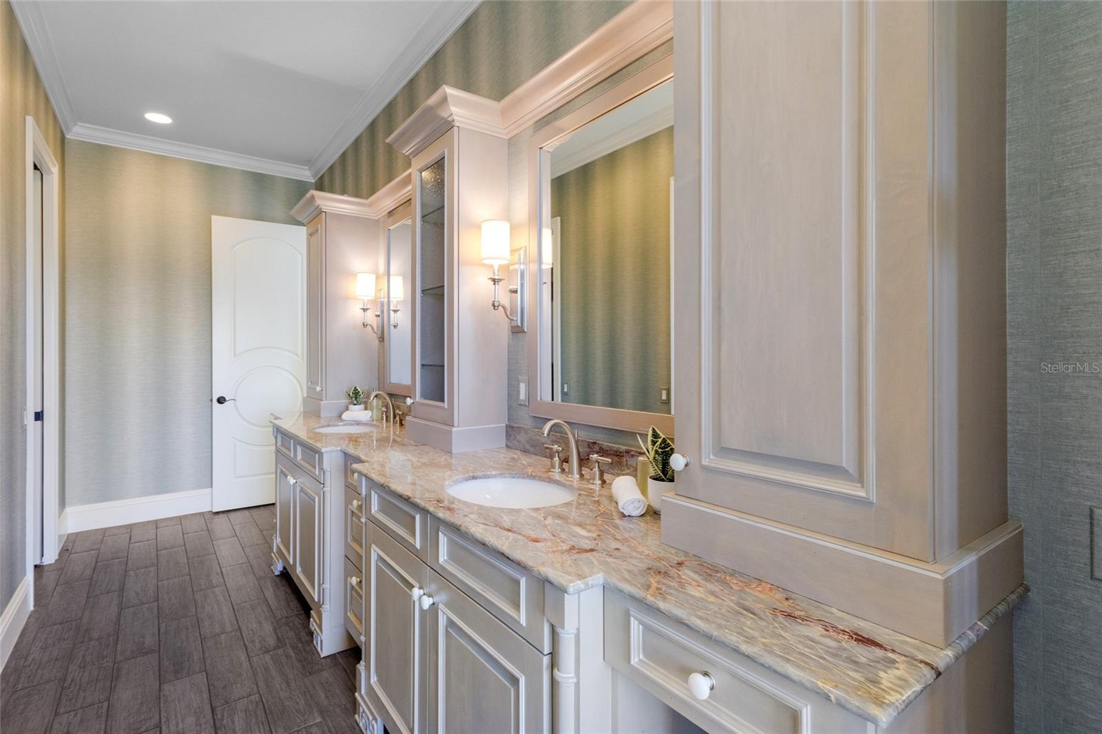 LAKE CLUB - Residential