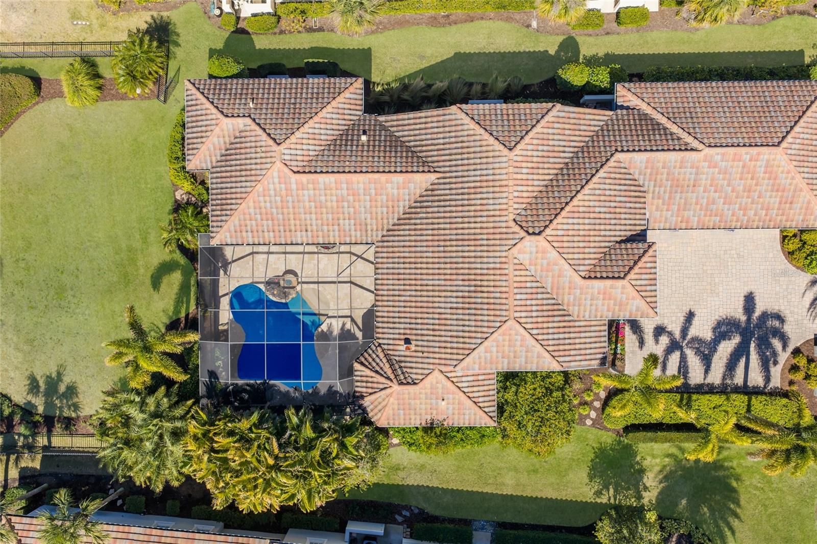 LAKE CLUB - Residential