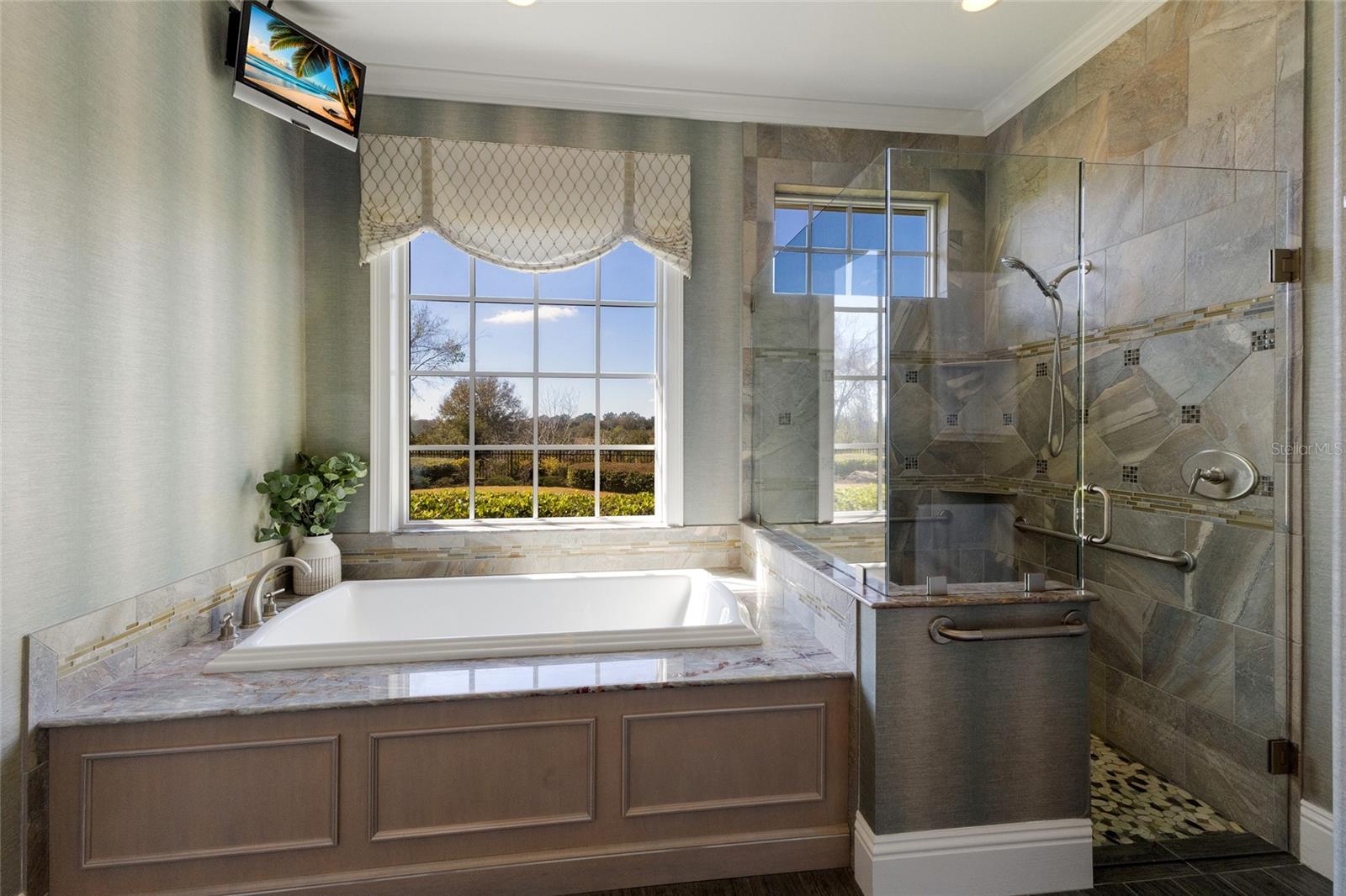 LAKE CLUB - Residential