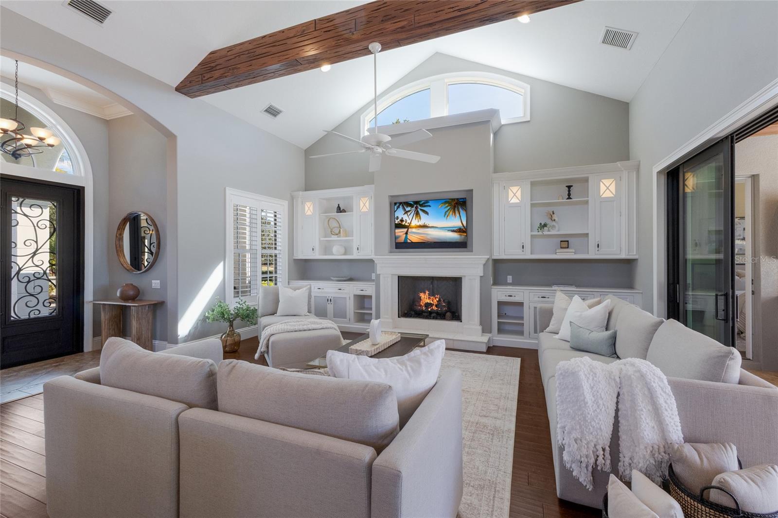 LAKE CLUB - Residential