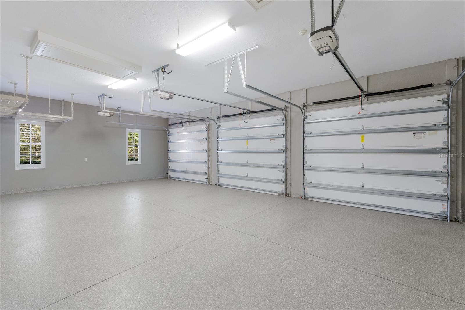 LAKE CLUB - Residential