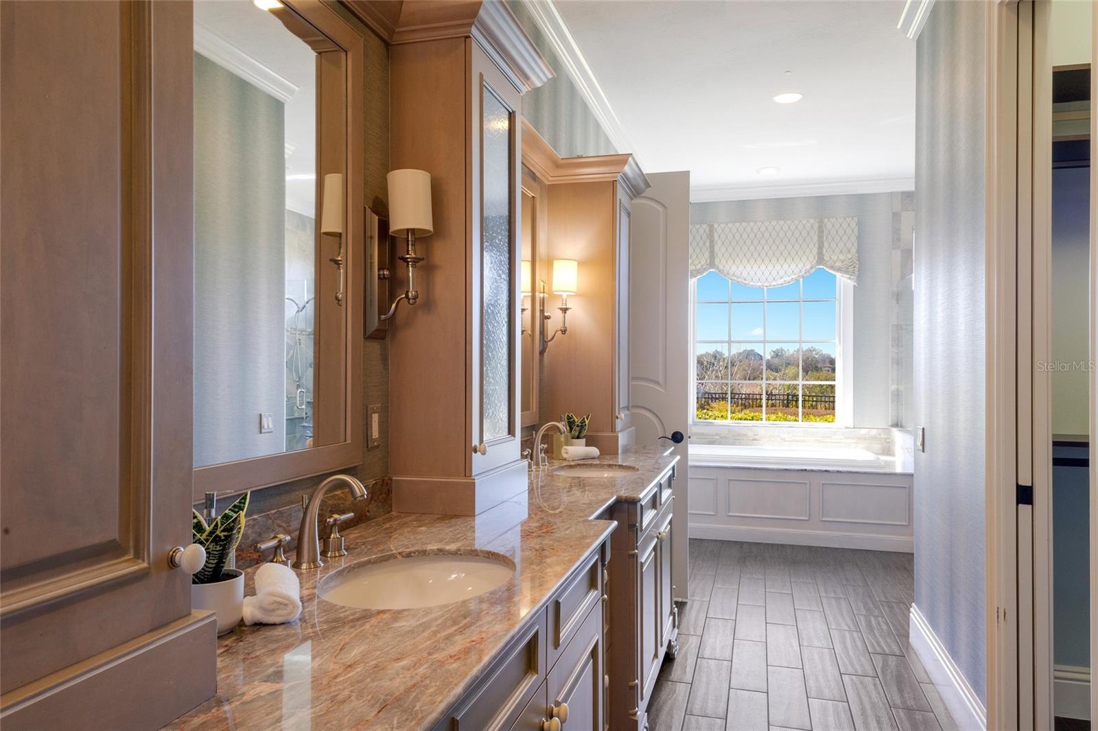 LAKE CLUB - Residential