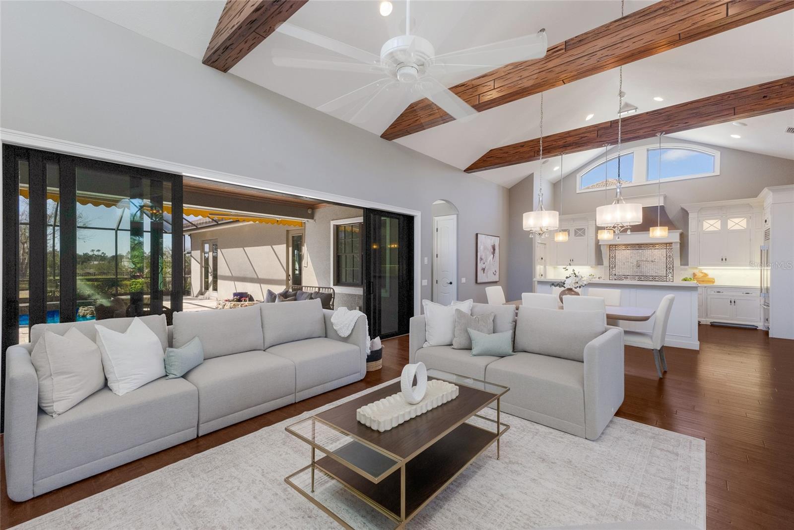 LAKE CLUB - Residential