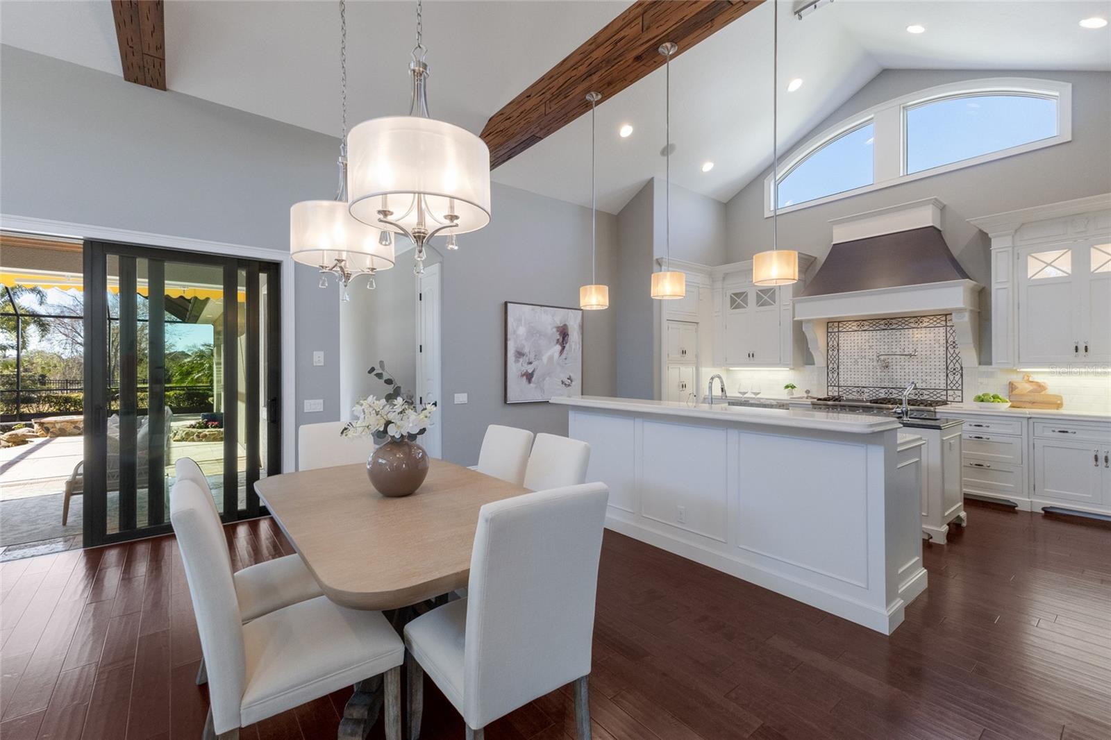 LAKE CLUB - Residential