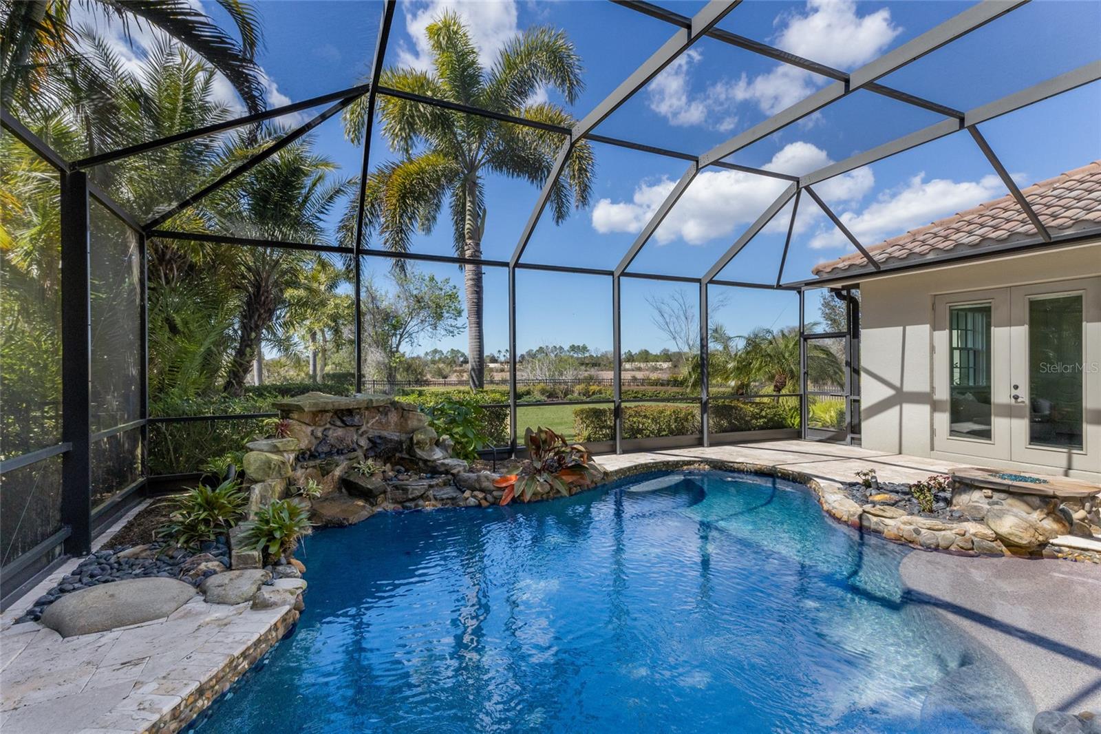 LAKE CLUB - Residential