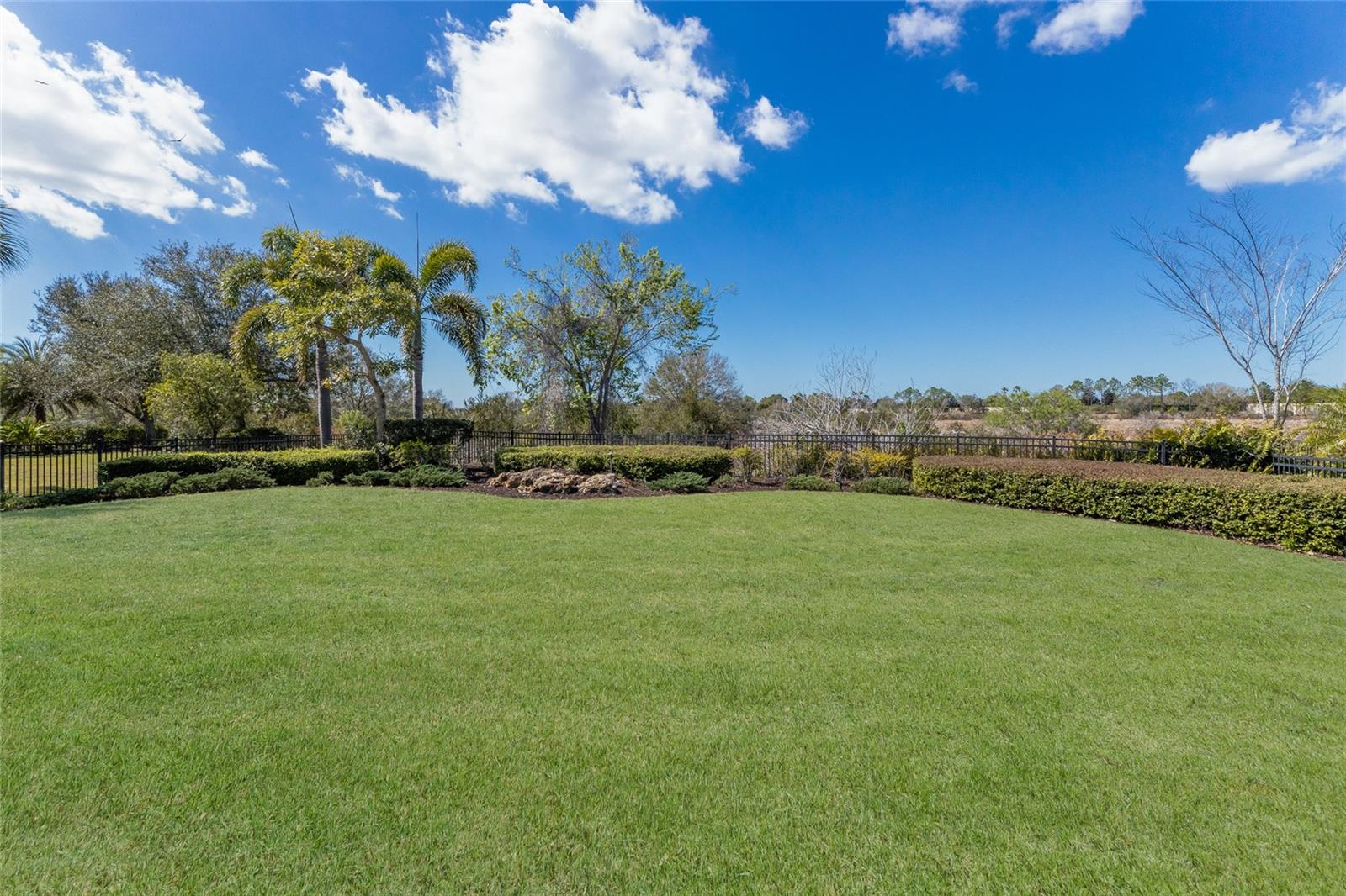 LAKE CLUB - Residential