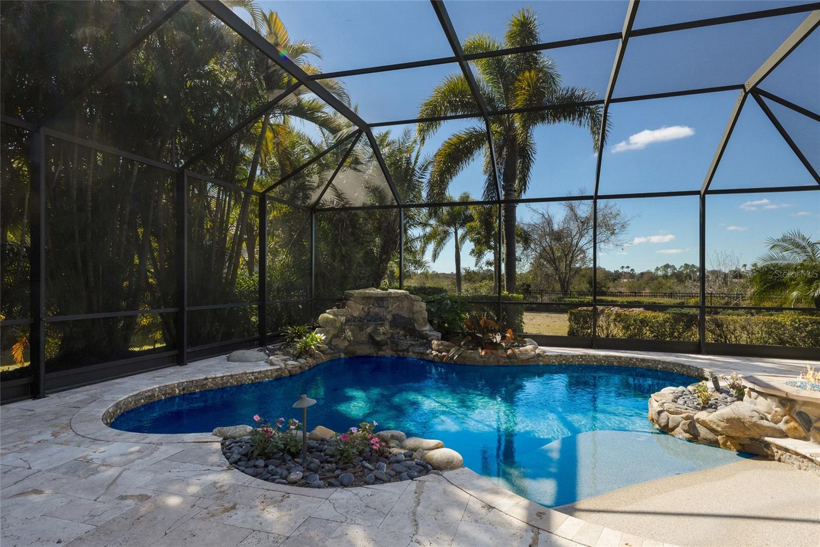 LAKE CLUB - Residential