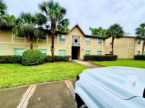 Photo of 9918 Turf Way #5, Orlando, FL 32837 (MLS # O6315414)