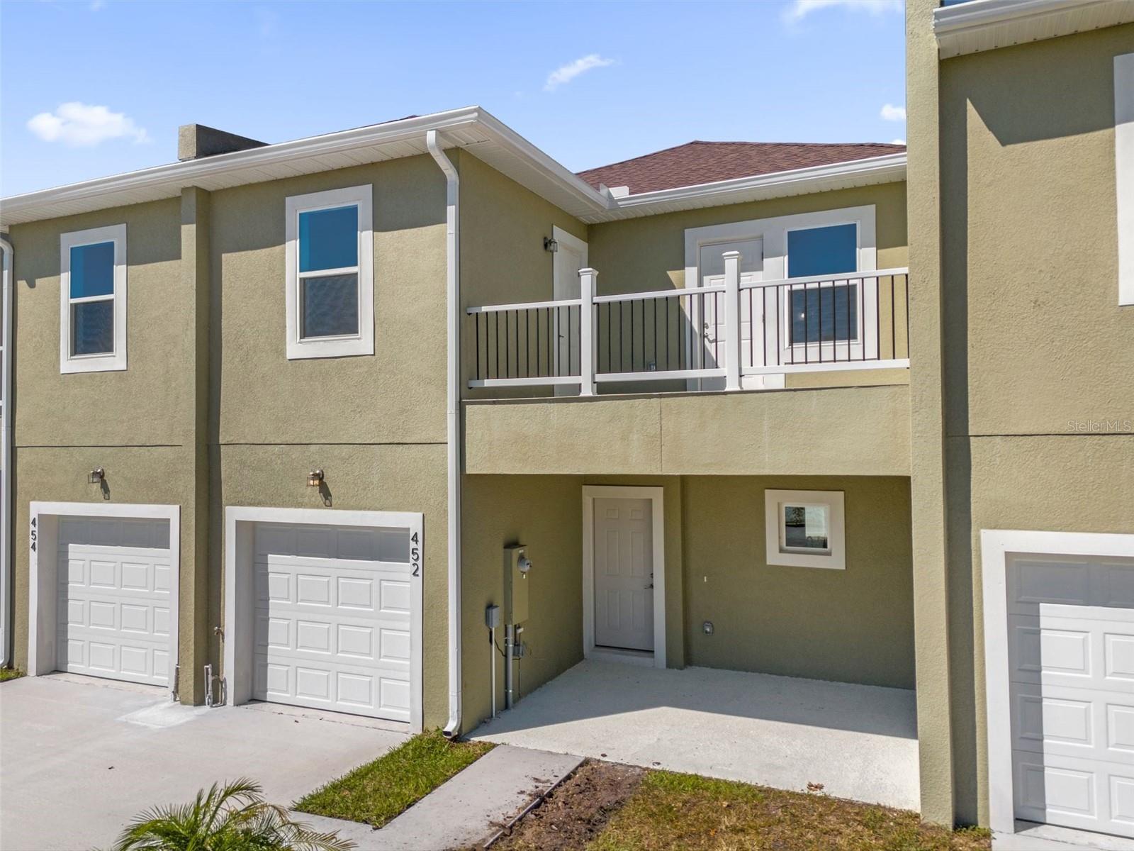452 LAKE SHORE PARKWAY
