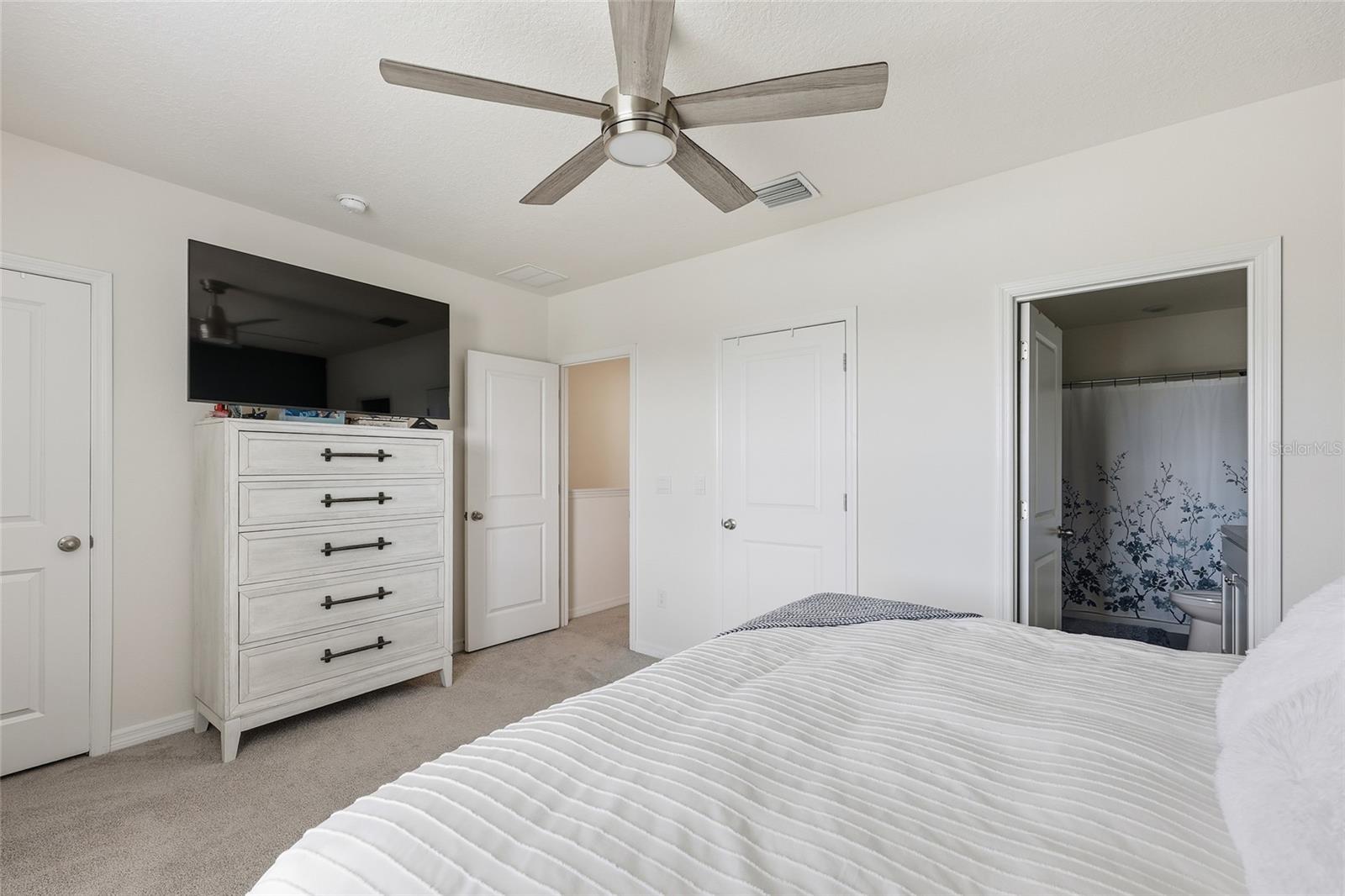 AVALON PARK WEST-NORTH PH 1A & - Residential Lease