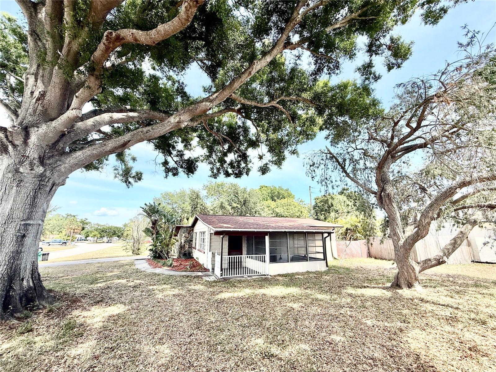 SEMINOLE LAKE VILLAGE 1ST ADD - Residential
