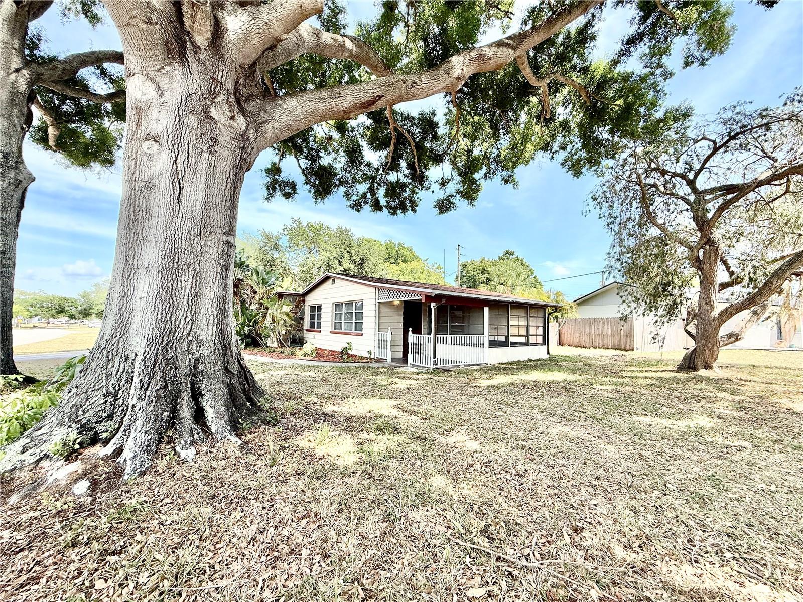 SEMINOLE LAKE VILLAGE 1ST ADD - Residential