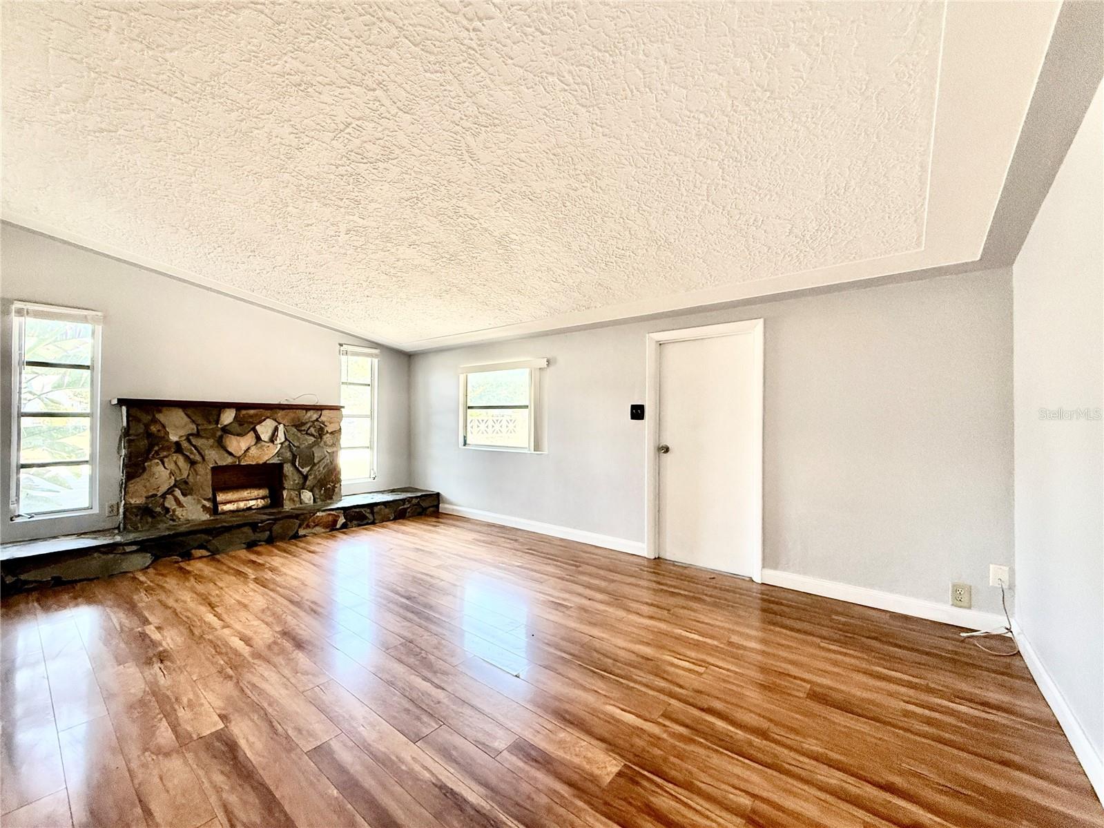 SEMINOLE LAKE VILLAGE 1ST ADD - Residential