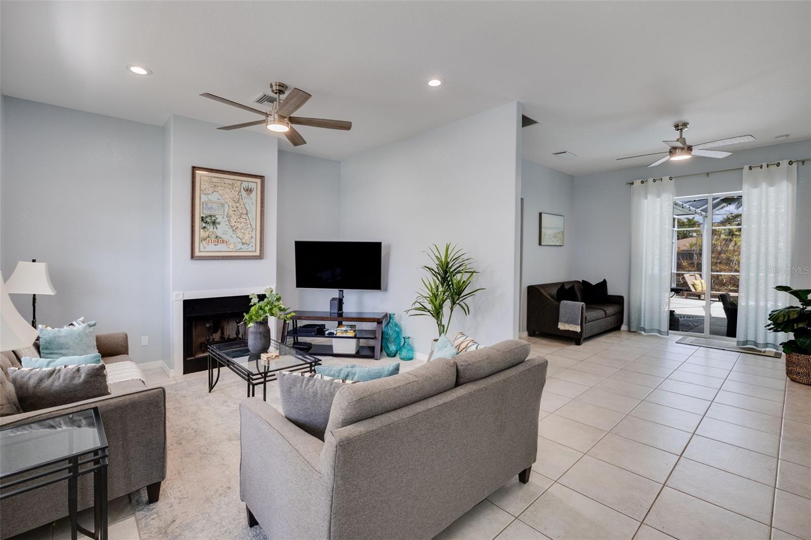 SOUTH VENICE - Residential