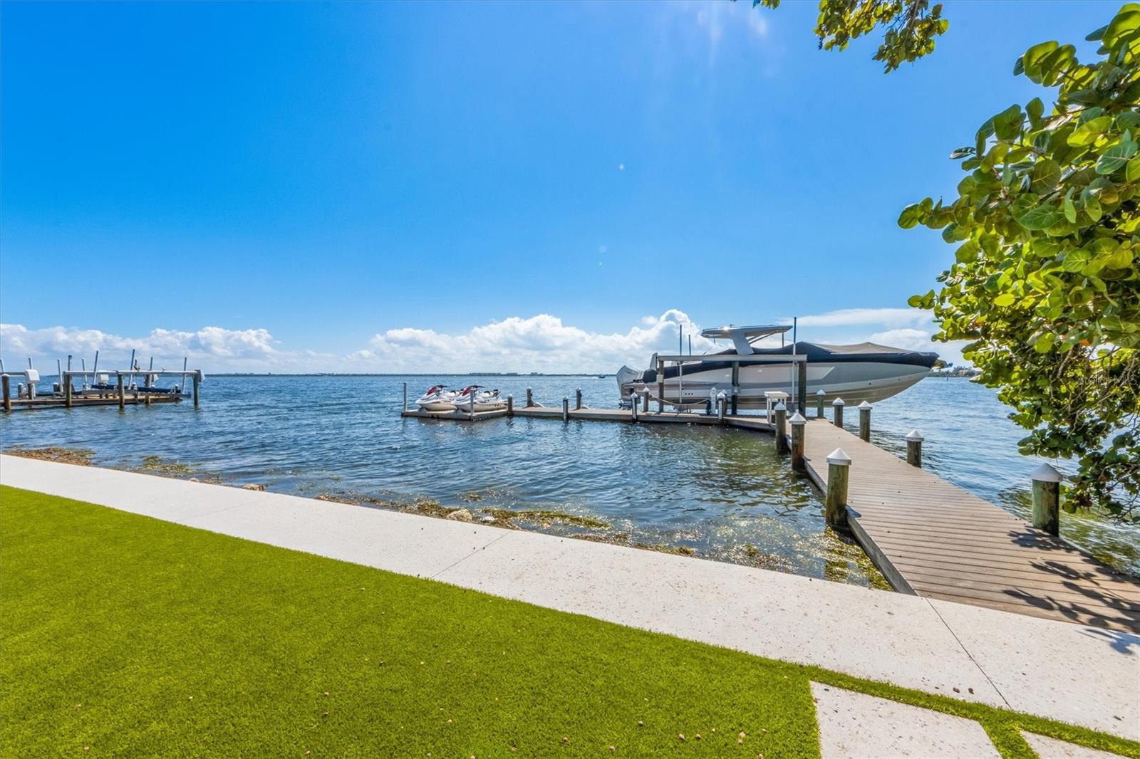 HOLMES BEACH 12TH UNIT - Residential