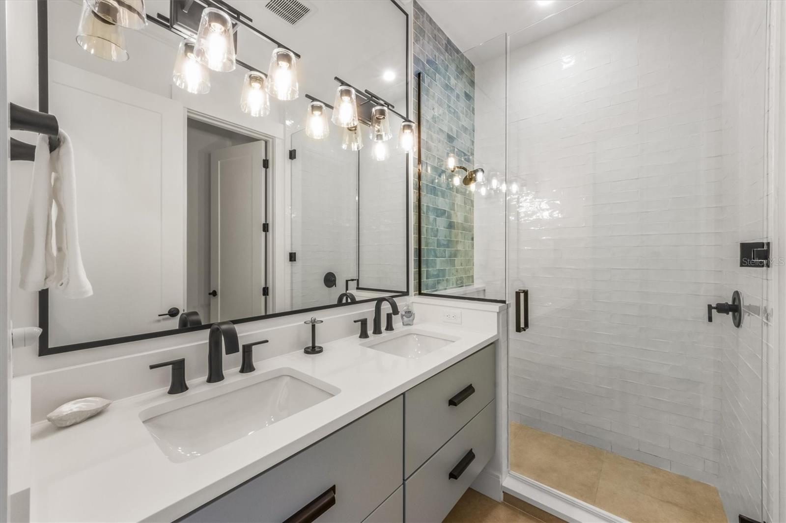 HOLMES BEACH 12TH UNIT - Residential