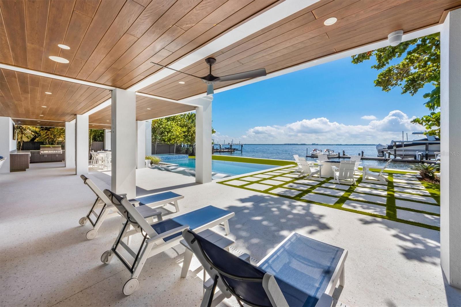 HOLMES BEACH 12TH UNIT - Residential