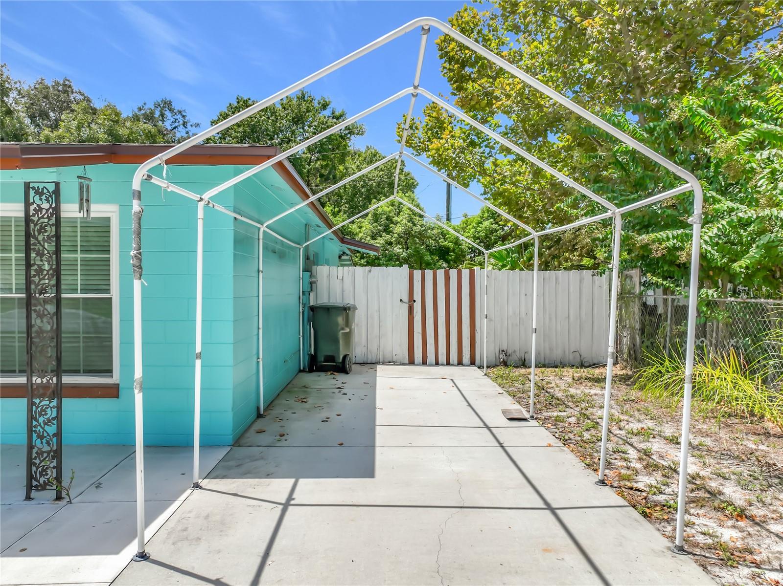 1118 LITTLE SPRING HILL DRIVE