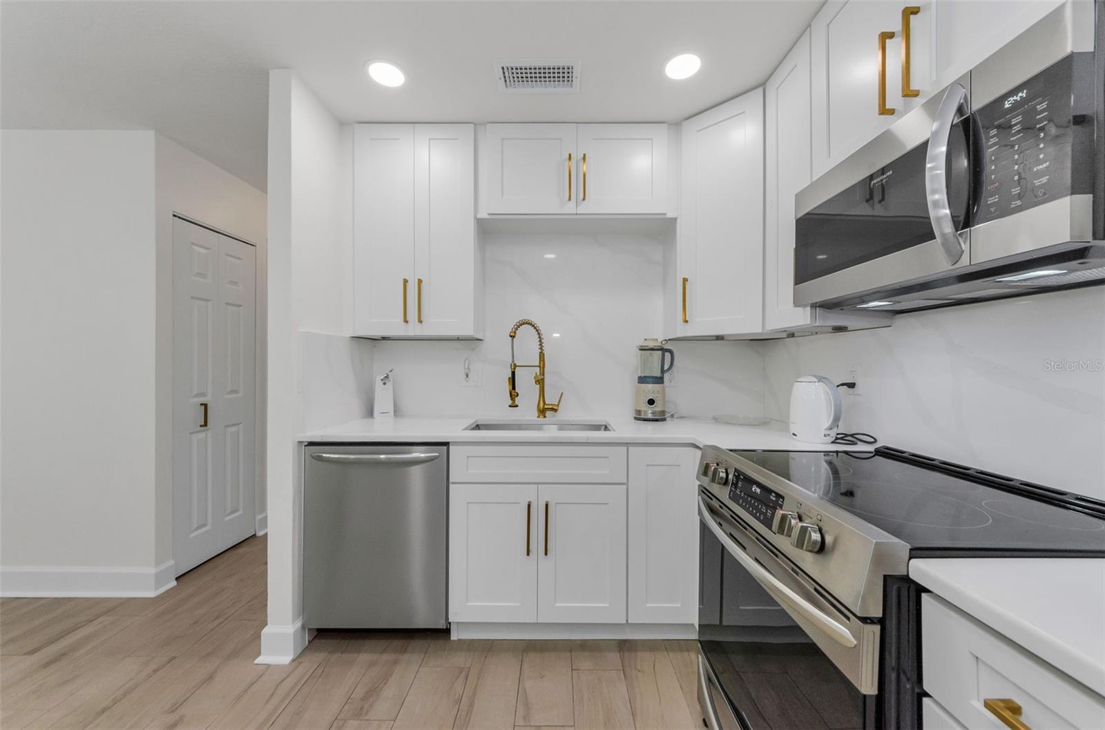 MEDITERRANEAN MANORS UNIT 9 CONDO - Residential Lease