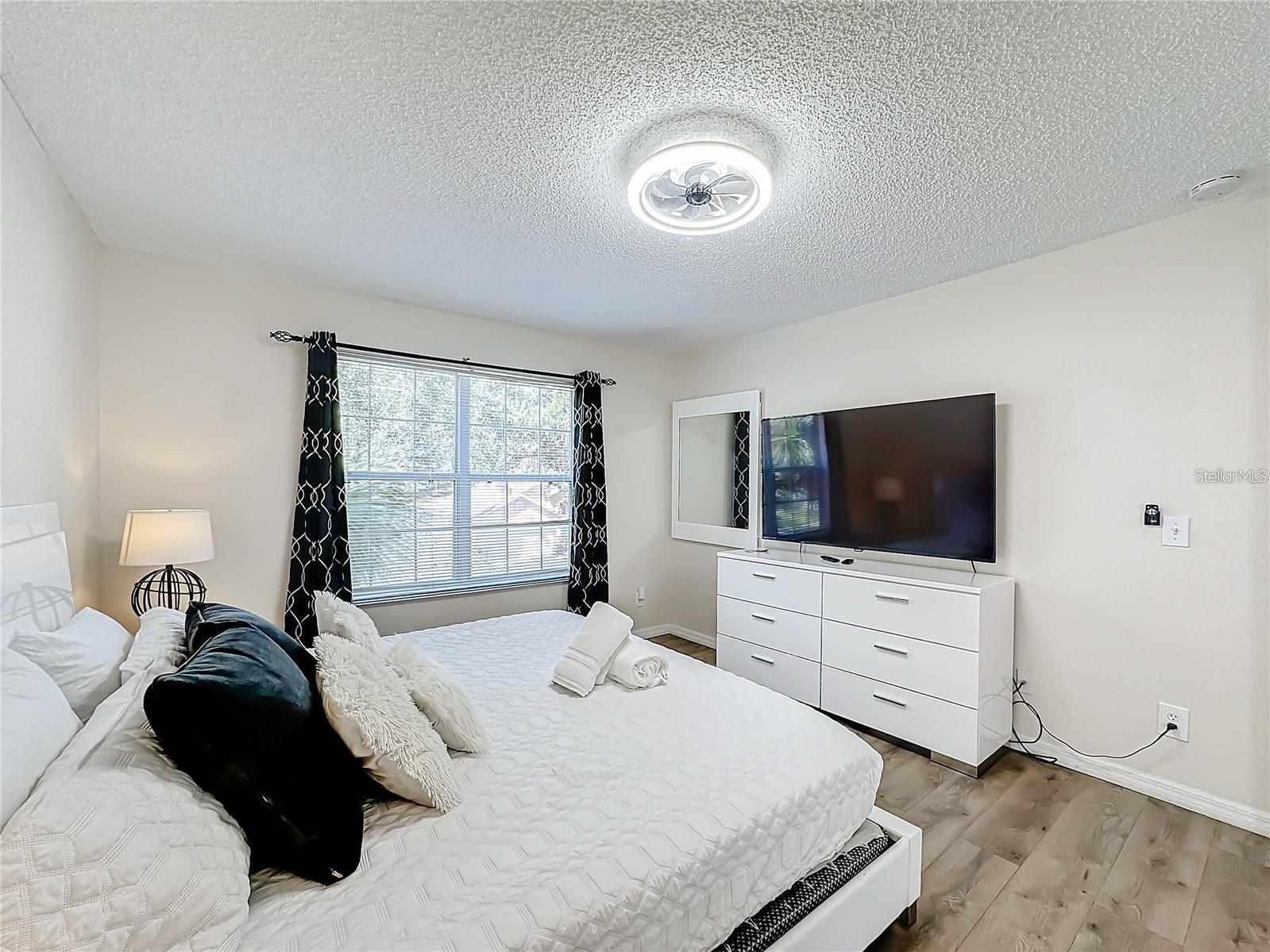 EMERALD ISLAND RESORT PH 04 - Residential Lease