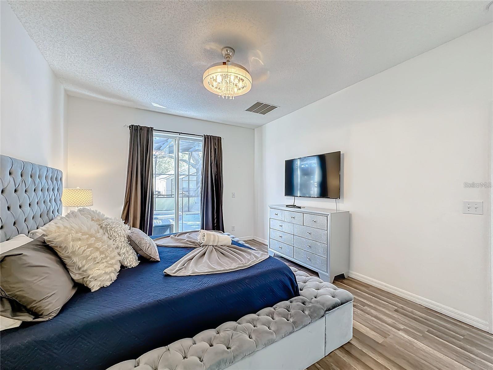 EMERALD ISLAND RESORT PH 04 - Residential Lease