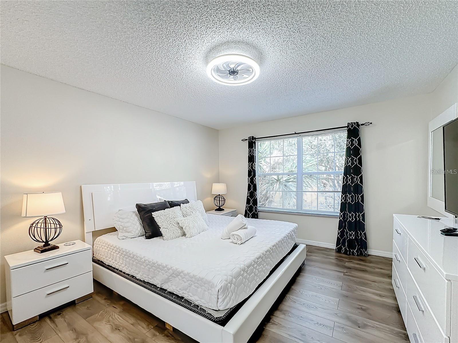 EMERALD ISLAND RESORT PH 04 - Residential Lease