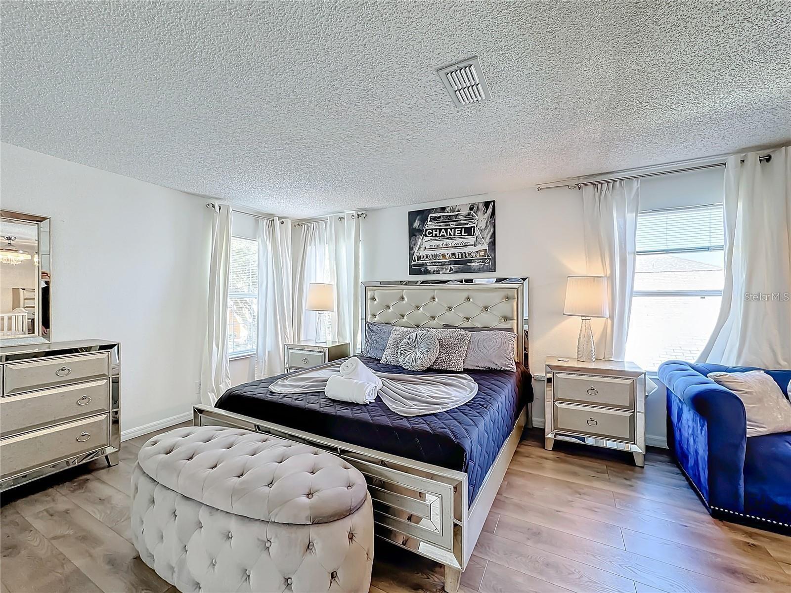 EMERALD ISLAND RESORT PH 04 - Residential Lease