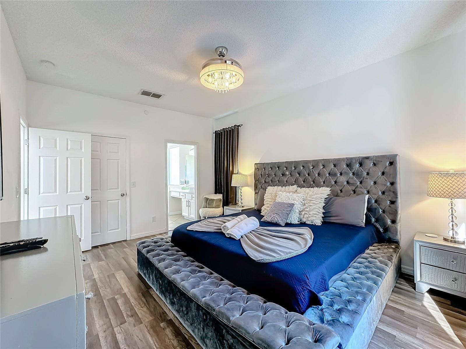 EMERALD ISLAND RESORT PH 04 - Residential Lease