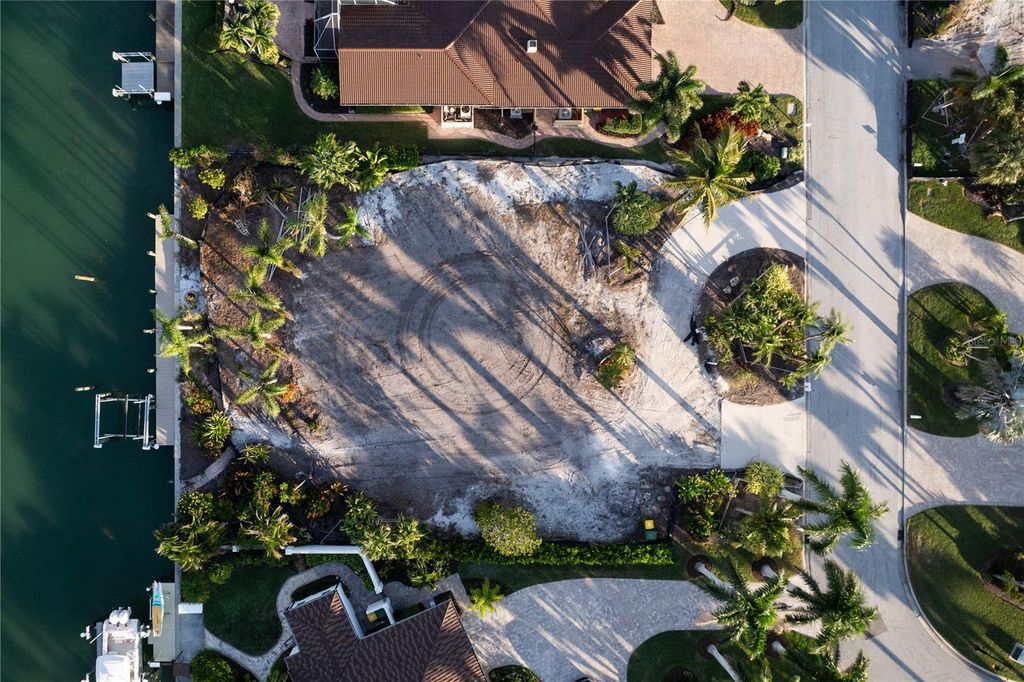 Photo of 526 N Spoonbill Drive, Sarasota, FL 34236 (MLS # A4673308)