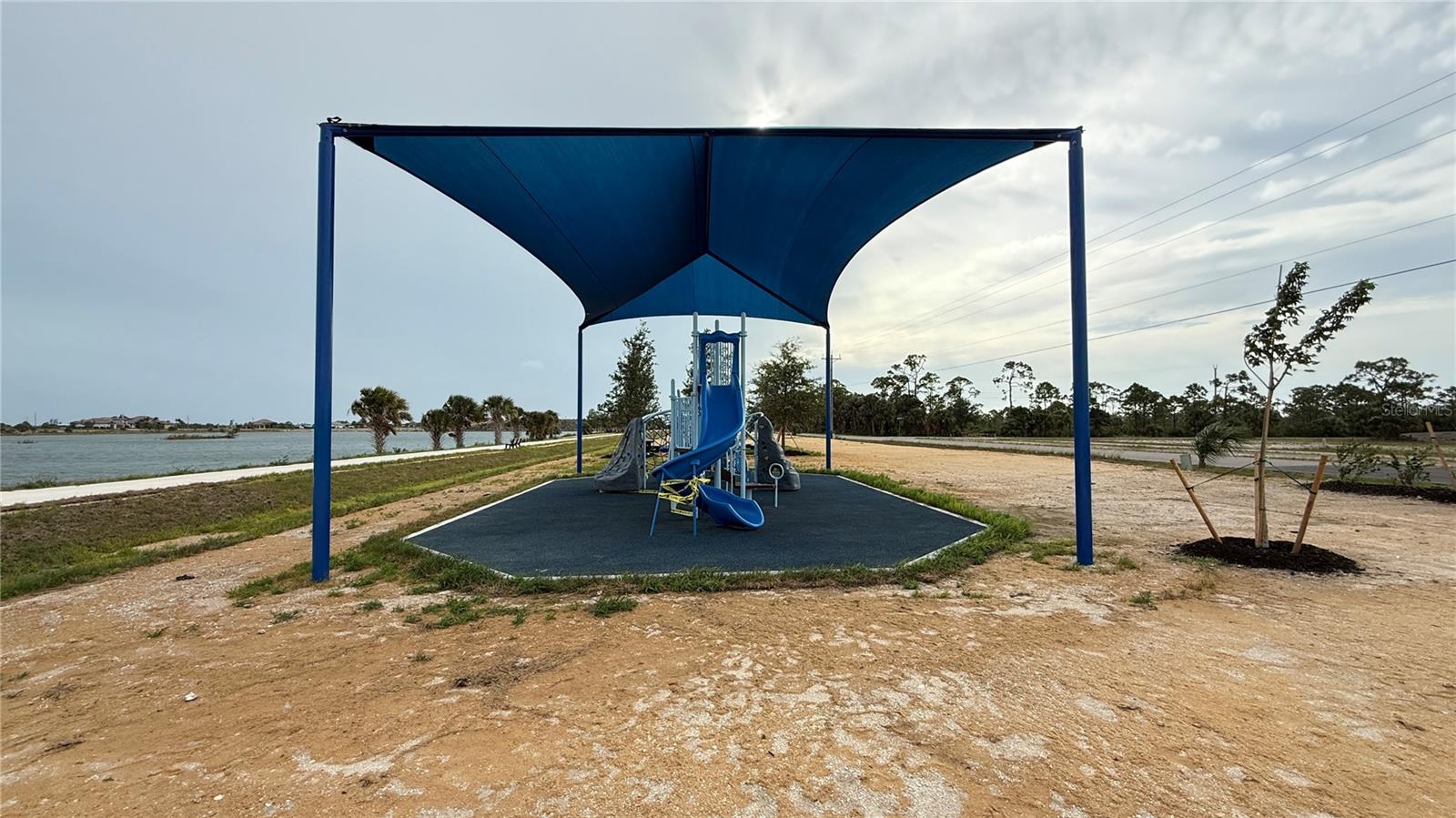 CAPE CORAL - Land