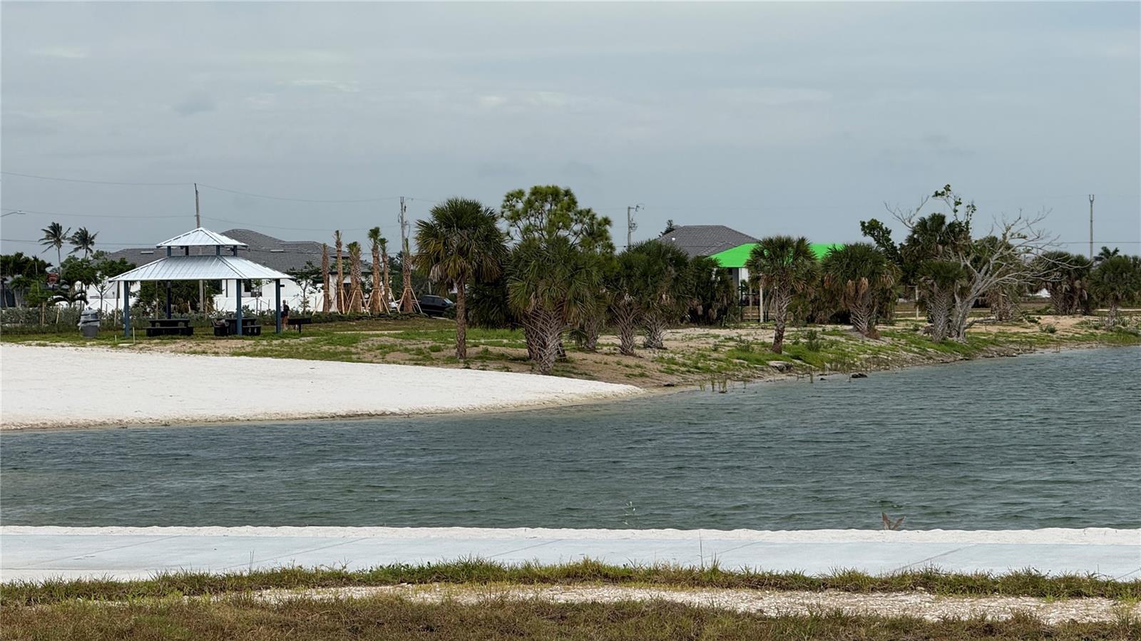 CAPE CORAL - Land