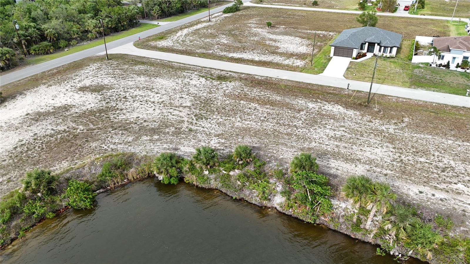 CAPE CORAL - Land