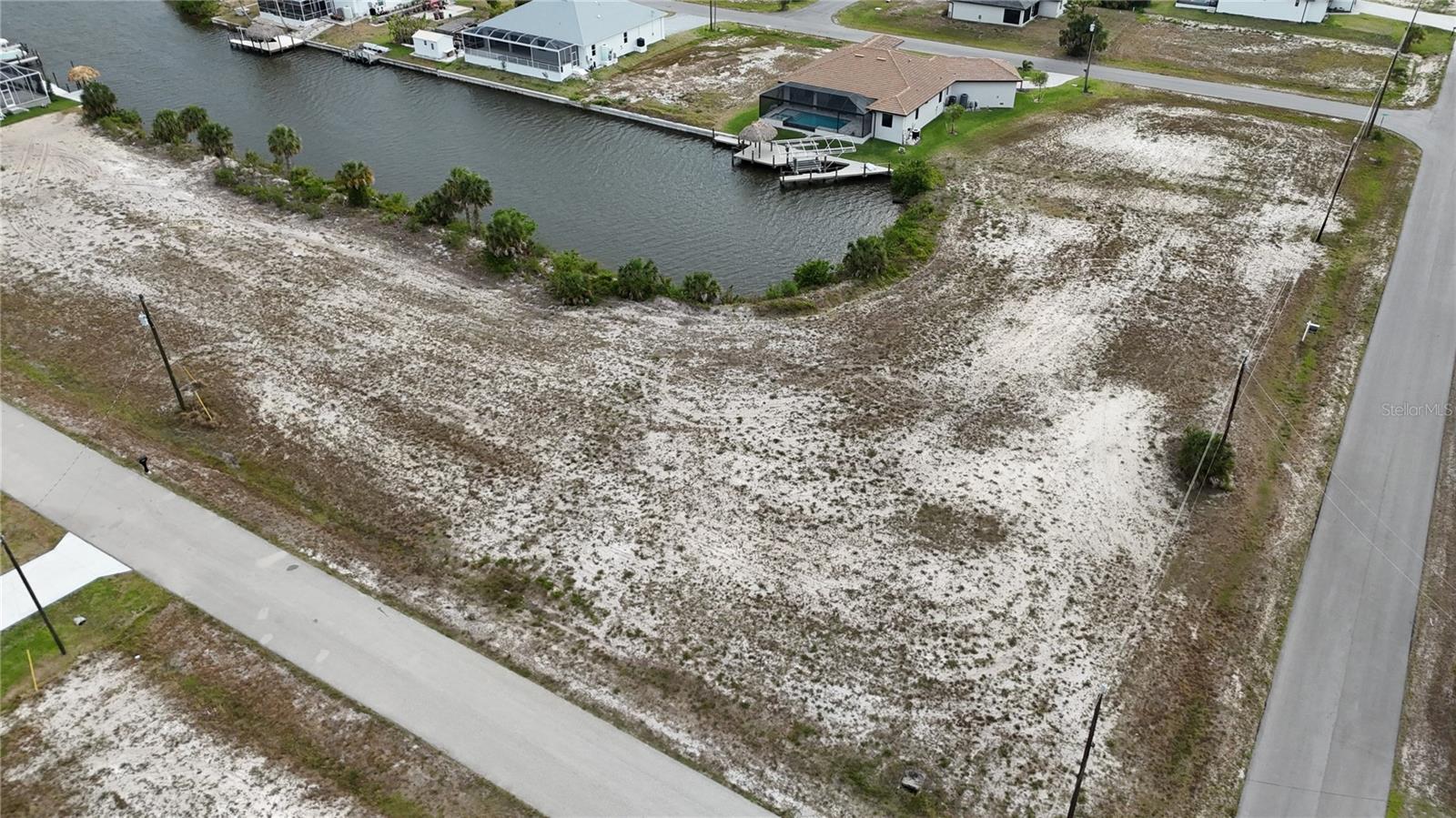 CAPE CORAL - Land