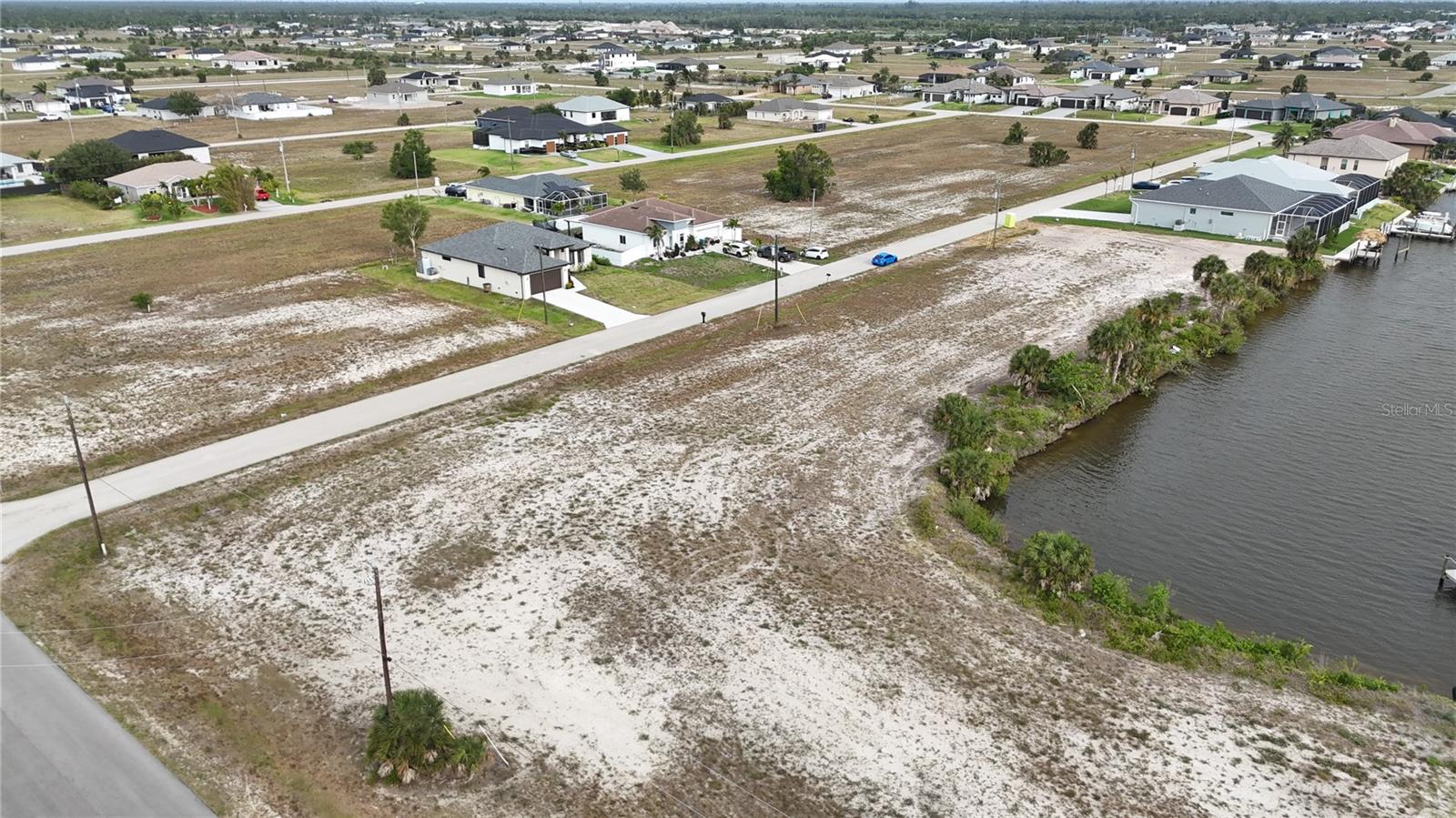 CAPE CORAL - Land