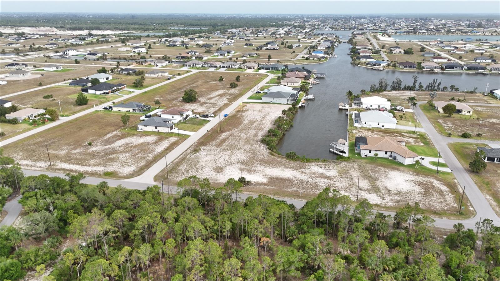 CAPE CORAL - Land
