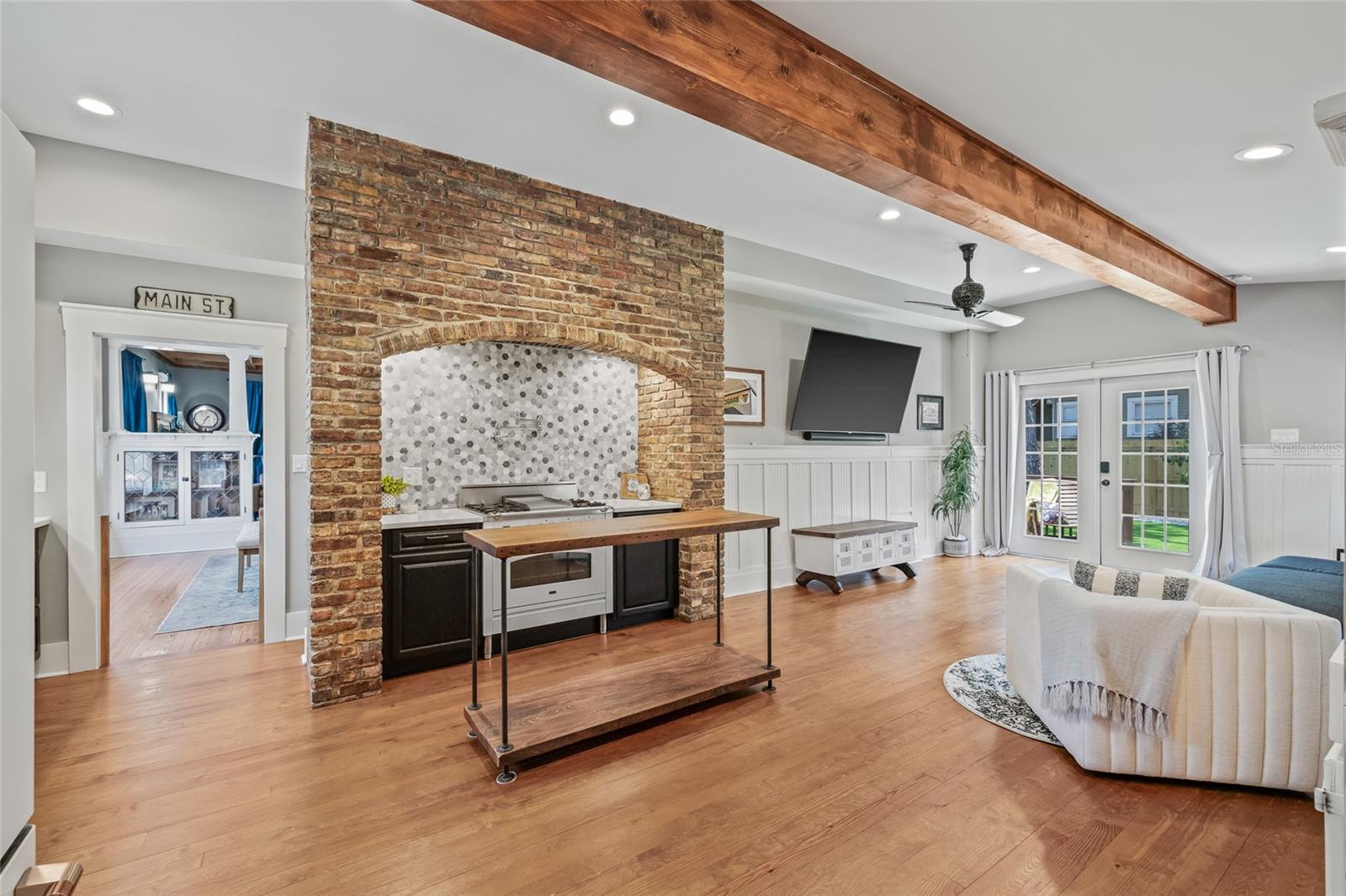 1005 MAIN STREET