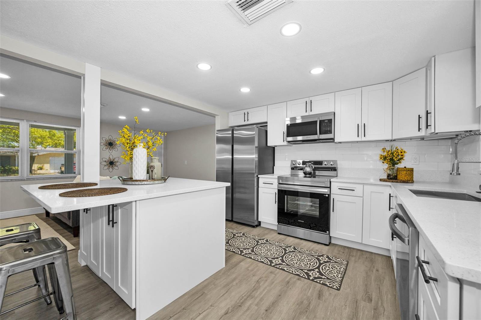 EMBASSY HILLS - Residential