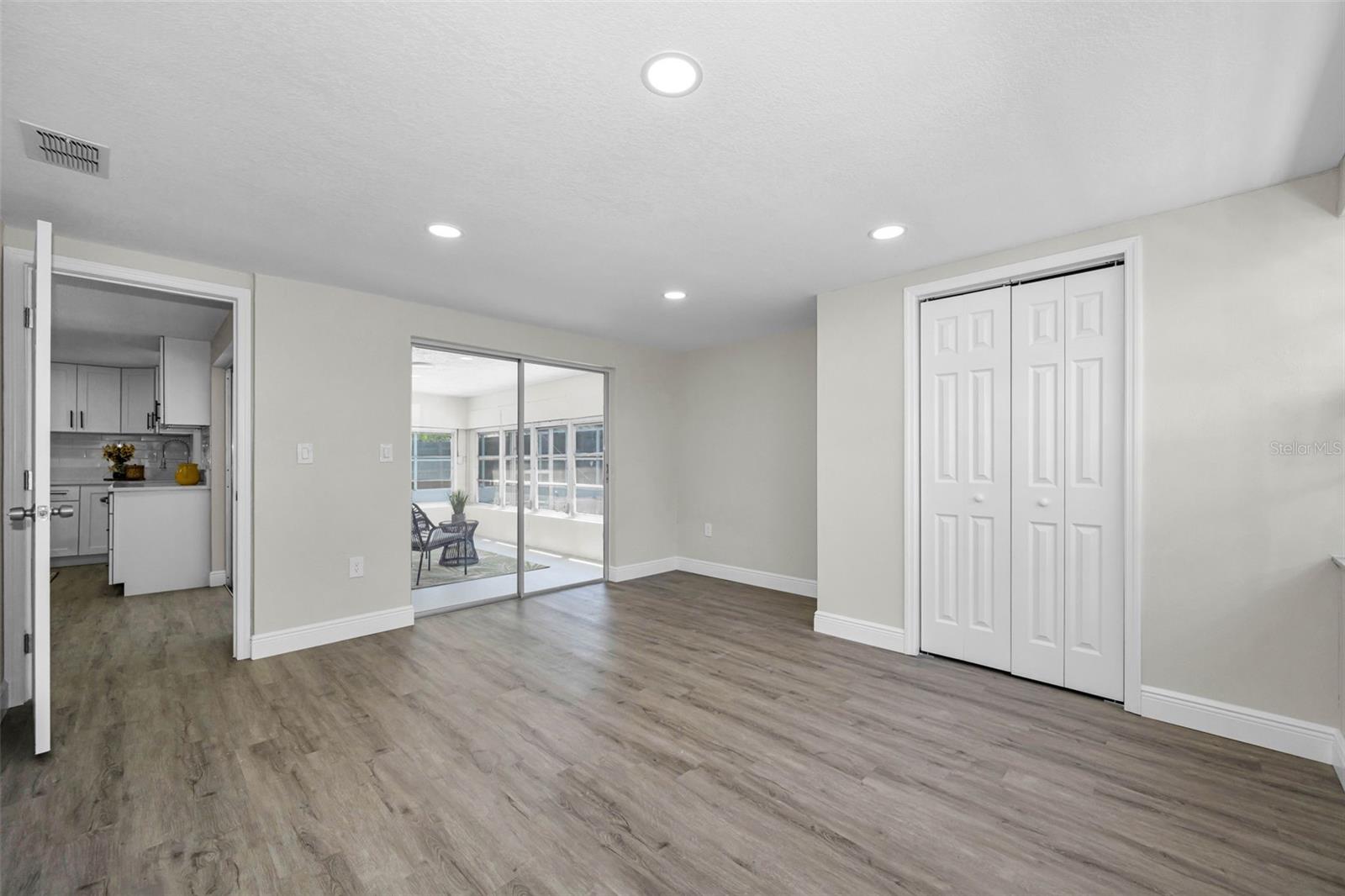 EMBASSY HILLS - Residential