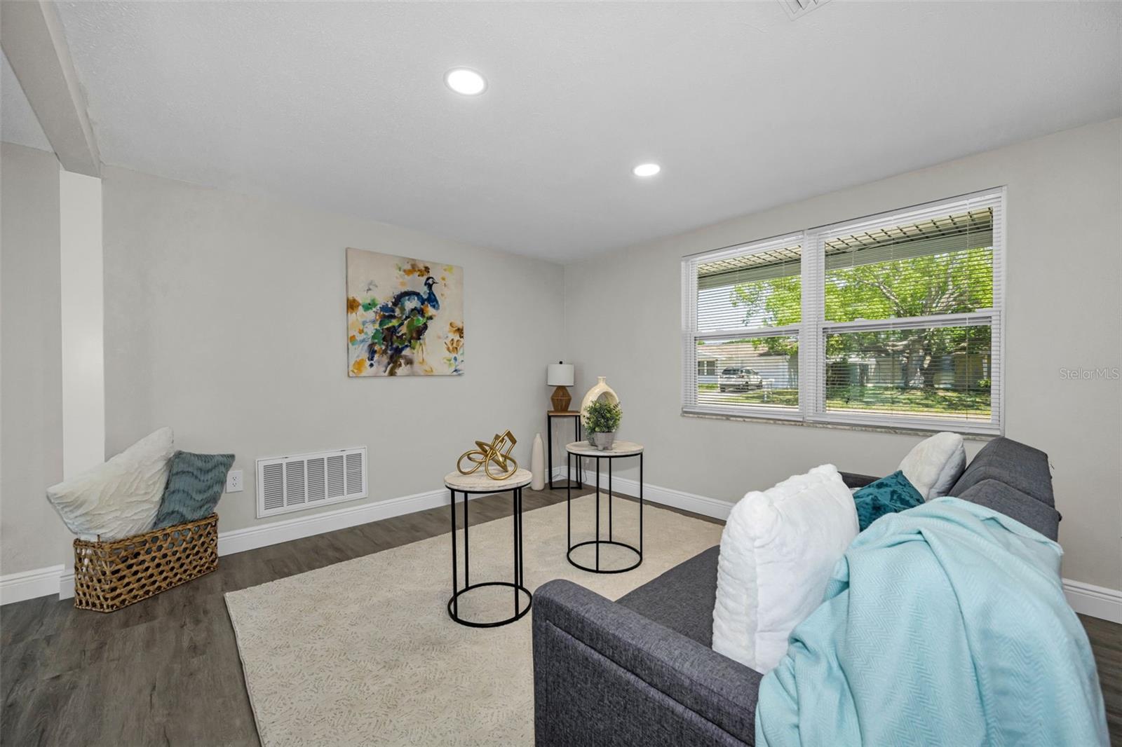 EMBASSY HILLS - Residential