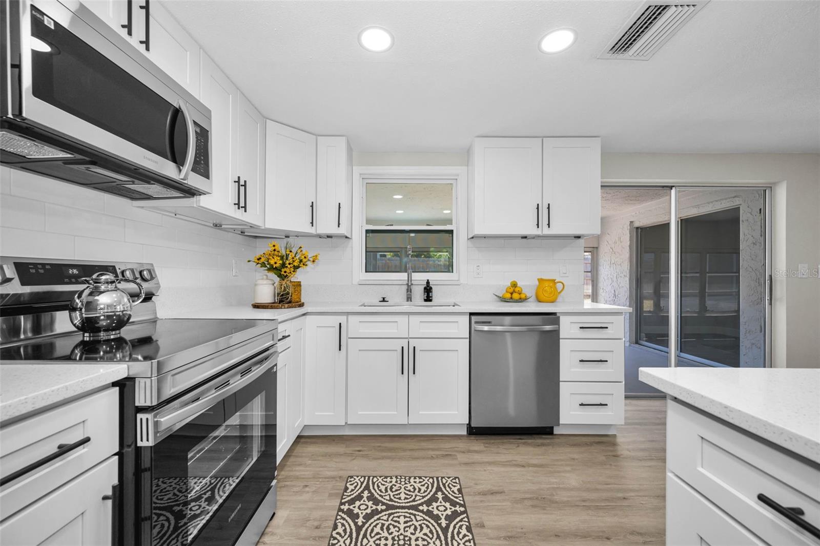 EMBASSY HILLS - Residential