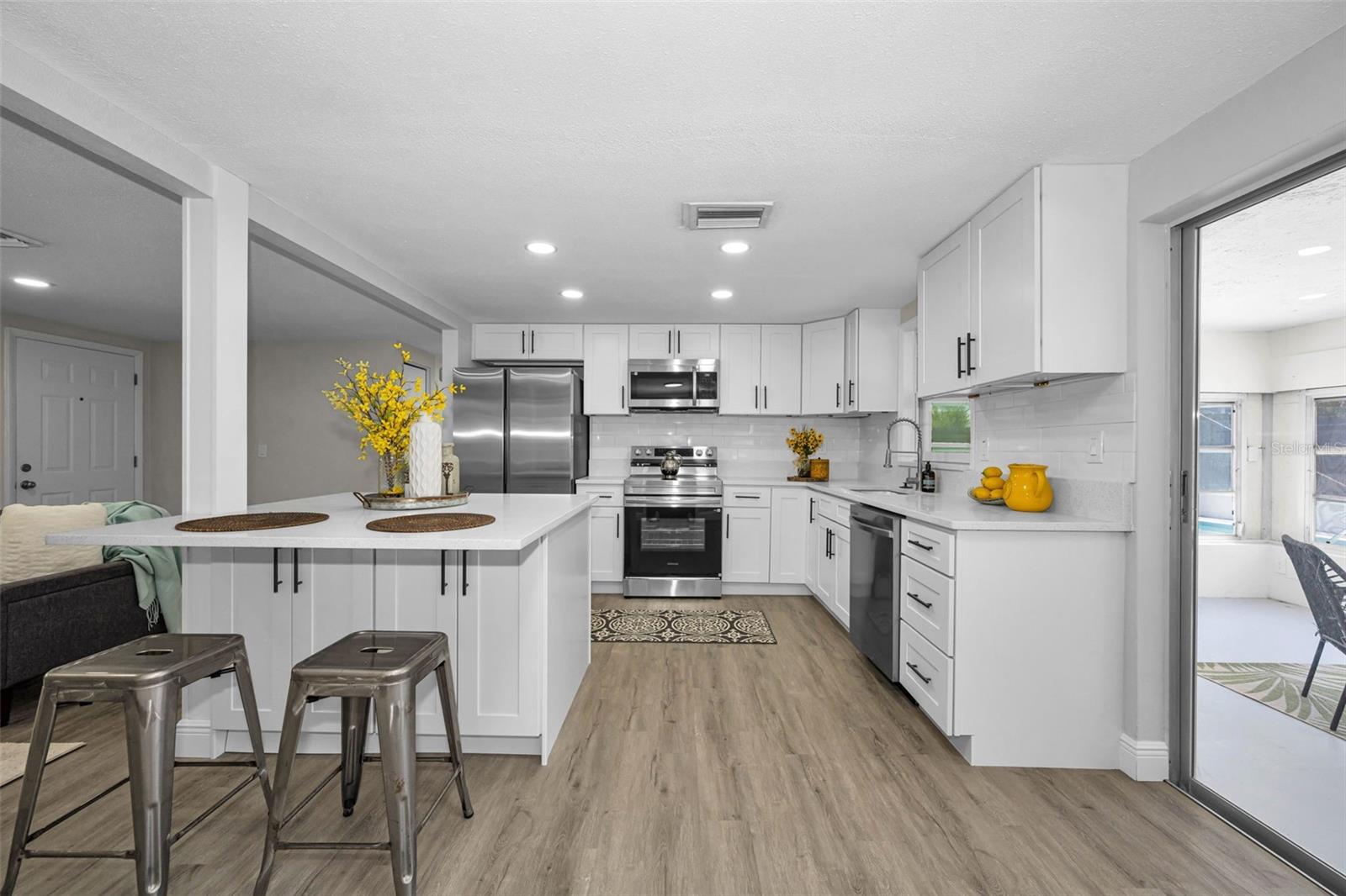 EMBASSY HILLS - Residential