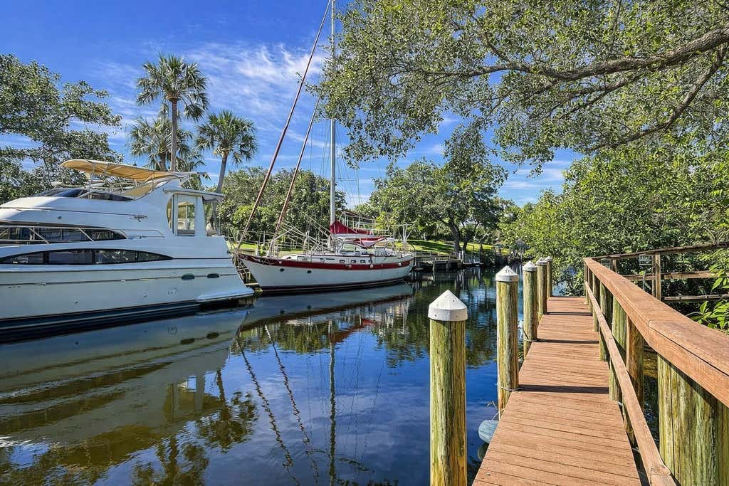 Photo of 1901 Upper Cove Terrace, Sarasota, FL 34231 (MLS # O6430604)