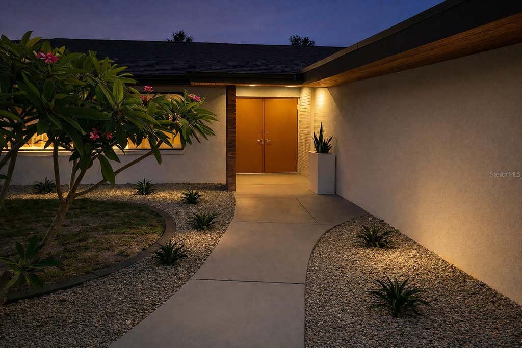 Photo of 1901 Upper Cove Terrace, Sarasota, FL 34231 (MLS # O6430604)