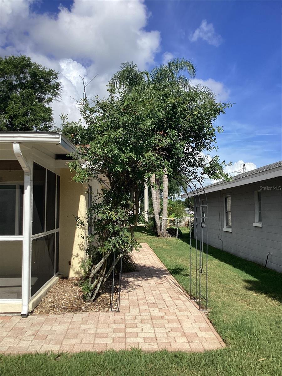 KENILWORTH - Residential